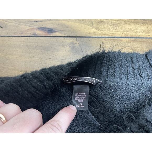 Victoria's Secret Super Fuzzy Soft Pullover Sweater Womens Size Large Black - Picture 6 of 9